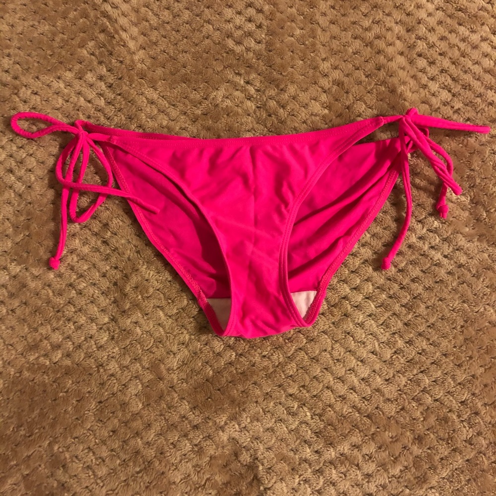 Hot bikini bottoms!